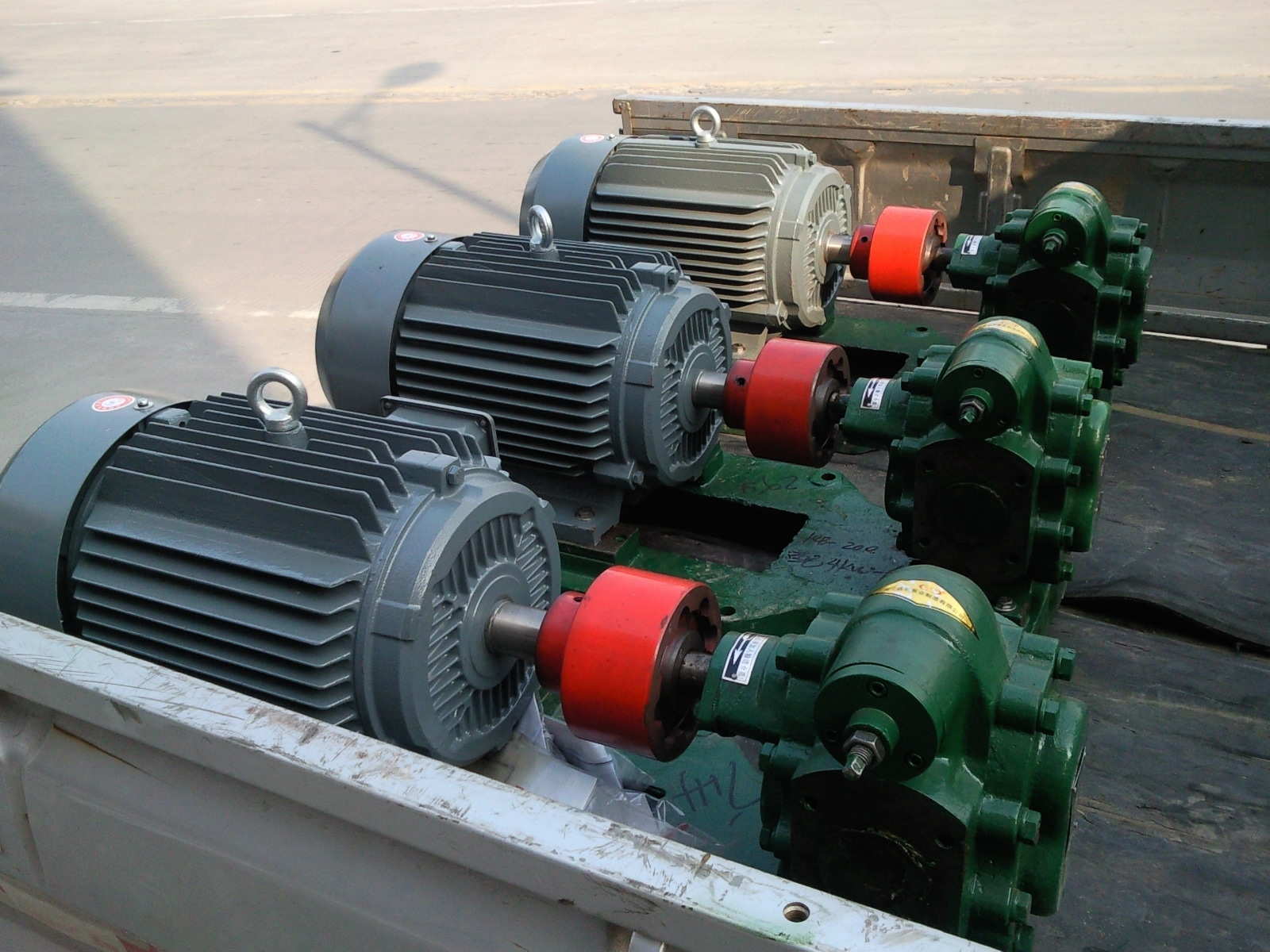原油輸送泵用什么泵好？遠東推薦齒輪油泵,螺桿泵