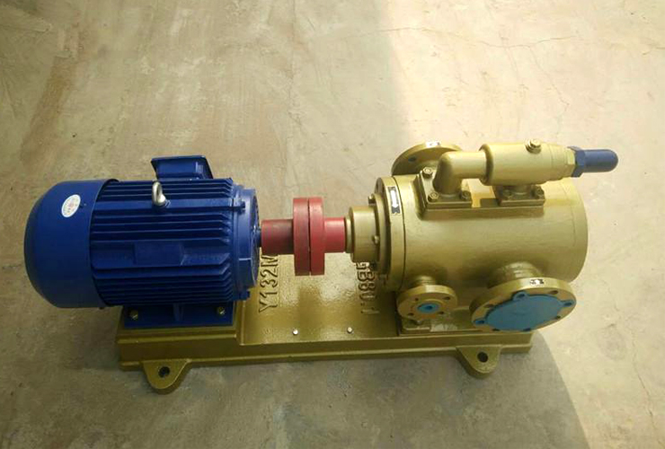 遠東新型三螺桿保溫瀝青泵正式投入瀝青行業市場運行成功